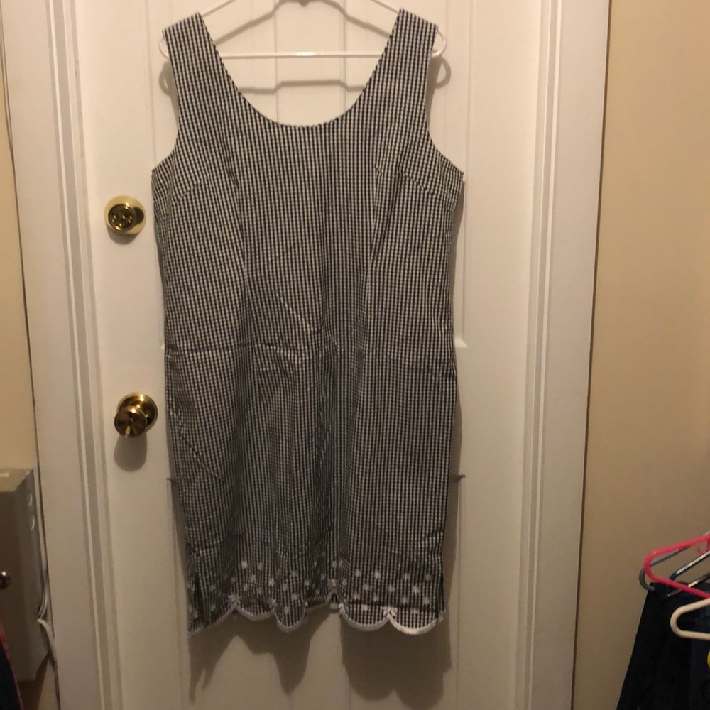 Black and white sleeveless dress